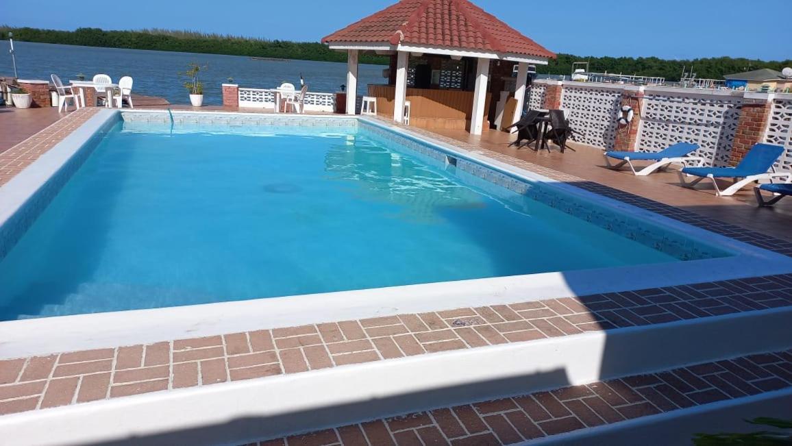 Fisherman'S Inn Hotel Florence Hall Екстериор снимка