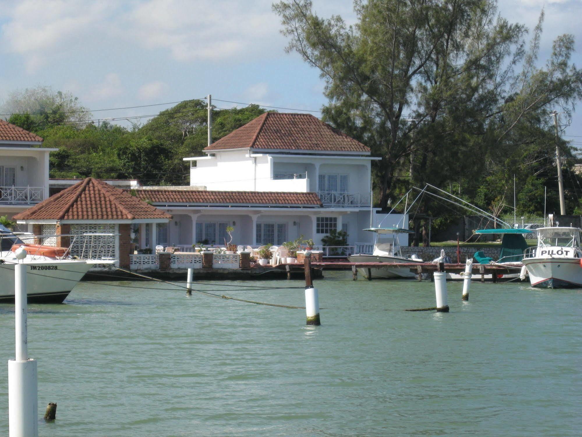 Fisherman'S Inn Hotel Florence Hall Екстериор снимка