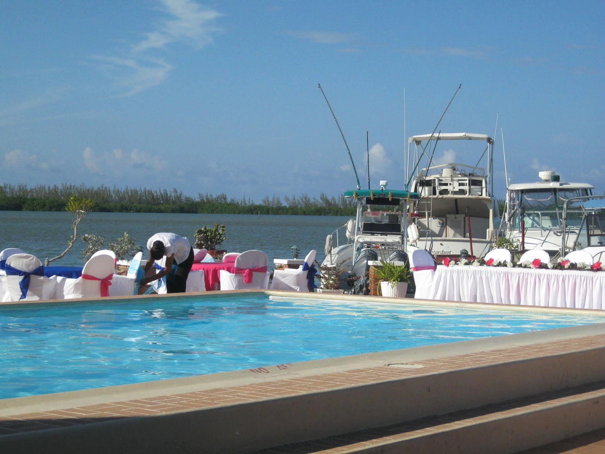 Fisherman'S Inn Hotel Florence Hall Екстериор снимка